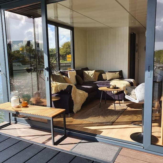 Modern, Brand New Houseboat Near Amsterdam Hotel Monnickendam Exterior photo