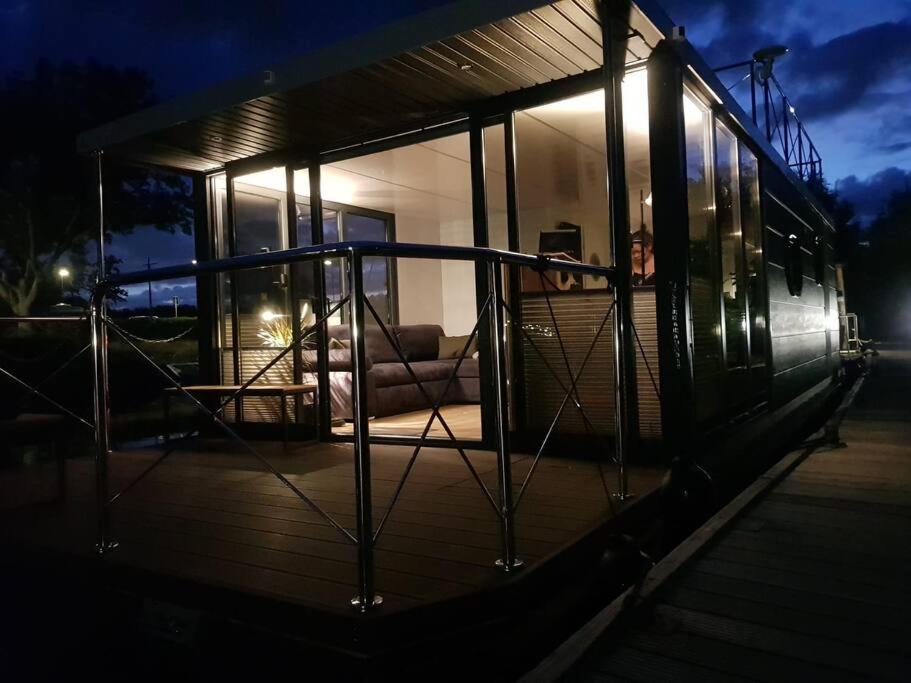 Modern, Brand New Houseboat Near Amsterdam Hotel Monnickendam Exterior photo